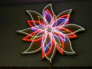 'Nightblooming Flower' Neon sculpture ø 225cm, 7 Transformators red, white, blue, yellow ,4 animated circuits, 1998 